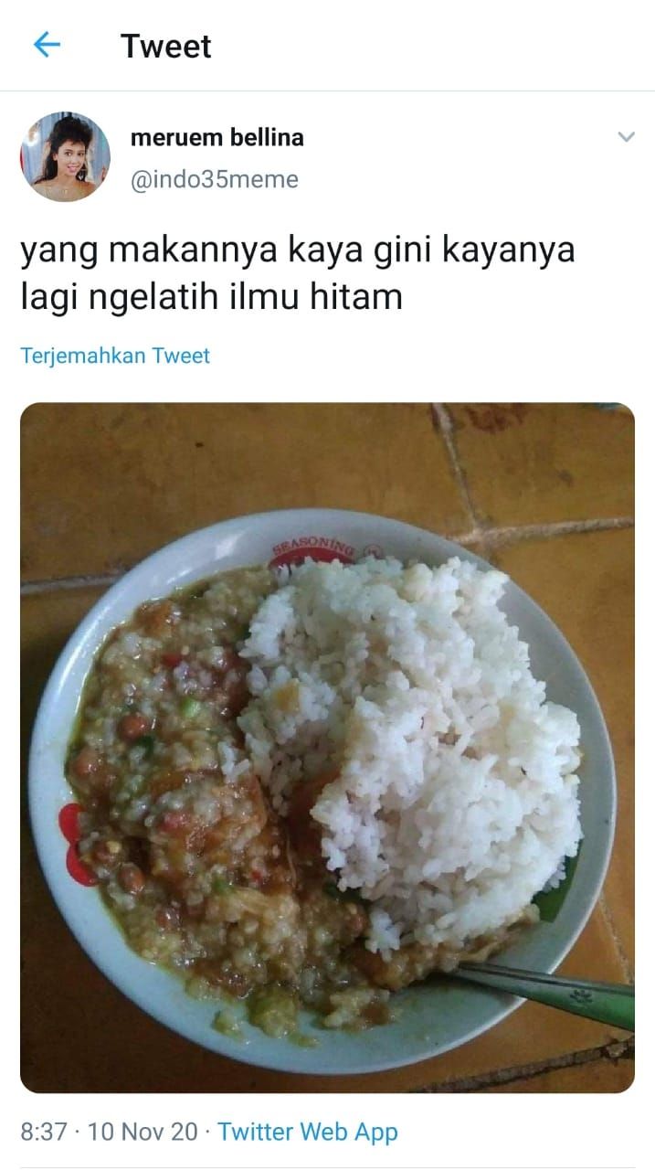 Makan bubur dengan nasi (Twitter @indo35meme)