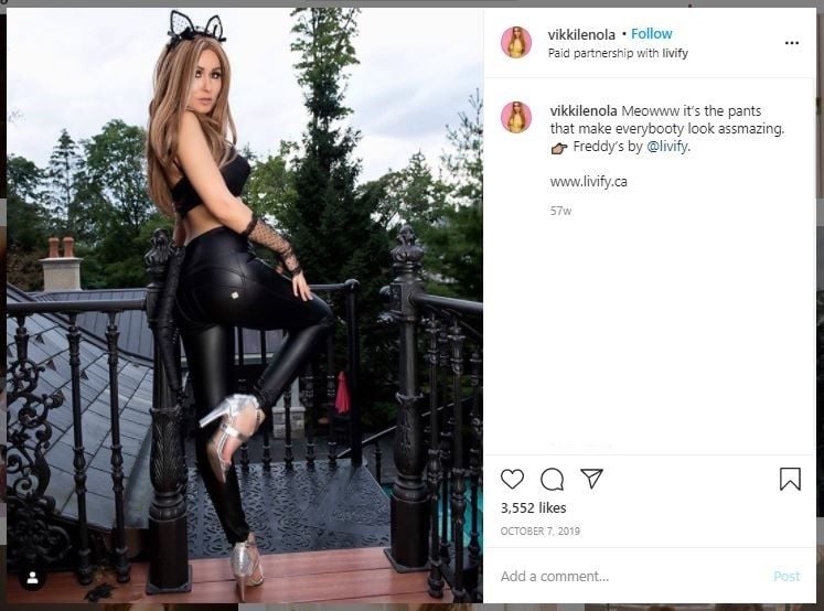 Punya Payudara Besar, Model Ini Habiskan Rp 28 Juta demi Baju (instagram.com/vikkilenola)