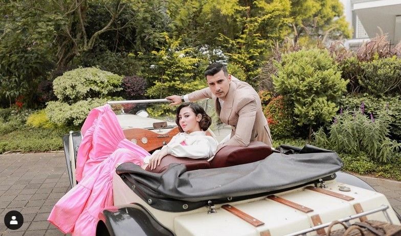 Foto preweding Ali Syakieb dan Margin Wieheerm. [Instagram]