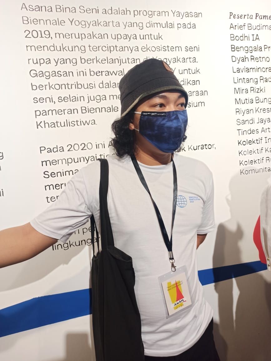Anam Khoirul, salah satu kurator seni yang ikut serta dalam Pameran Asana Bina Seni (Suara/Hiromi)