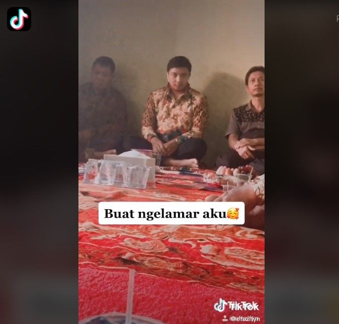 Dilamar lewat komentar video TikTok (tiktok)