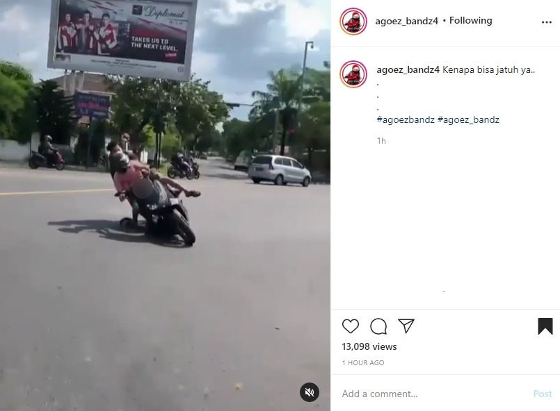 Aksi pengendara Nmax yang bikin ngakak. (Instagram)