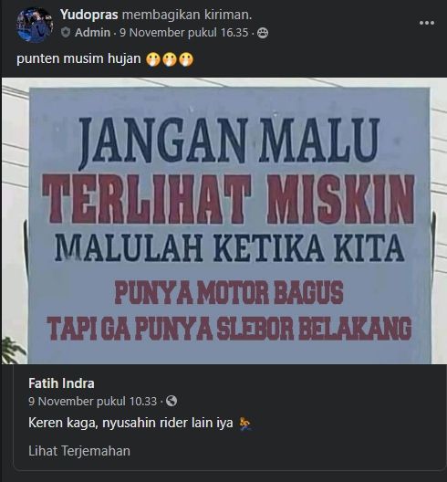 Spanduk yang menyindir modifikasi motor tanpa spakbor. (Facebook)