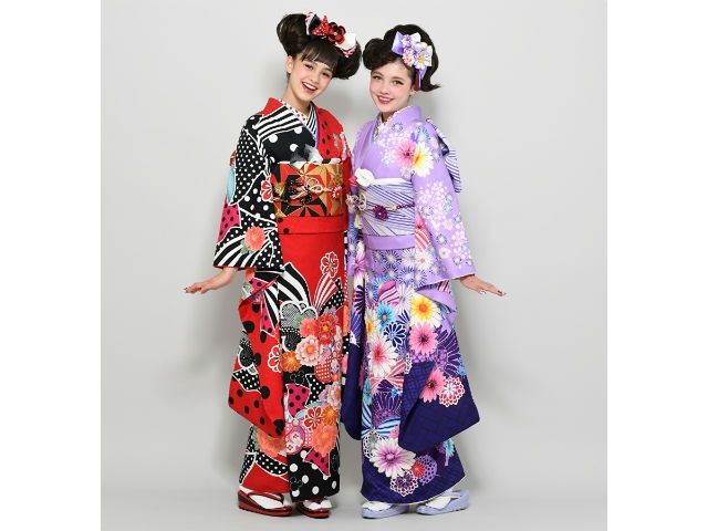 Pakaian tradisional jepang seperti kimono