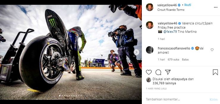 Valentino Rossi dapat suntikan semangat dari pacar menjelang GP Valencia, Minggu (15/11/2020). (Instagram/@valeyellow46).