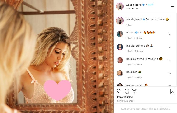 Istri Mauro Icardi, Wanda Nara, pamer foto seksi di depan cermin. (Instagram/@wanda_icardi).