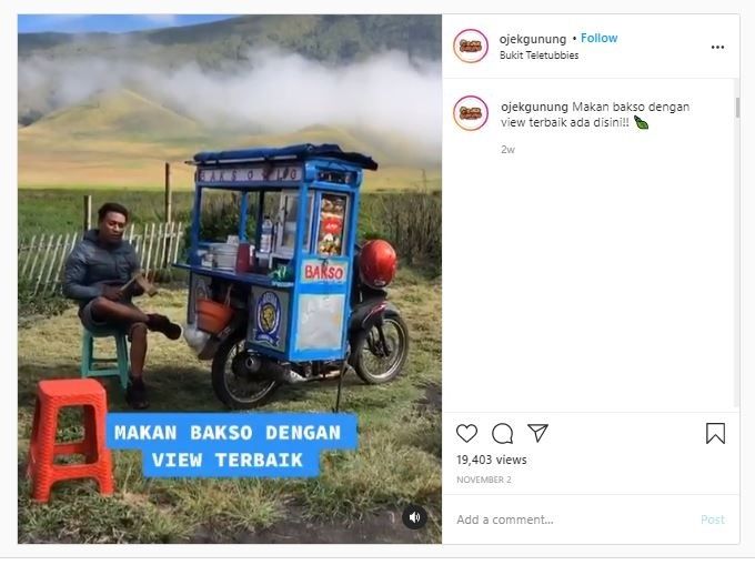 Pedagang bakso jualan di Bukit Teletubbies Bromo (Instagram @ojekgunung)