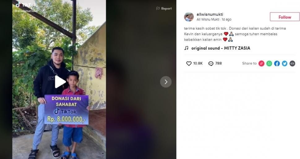 Sedih, Bocah Penjual Bakpao Rela Tak Main Bareng Teman dengan Alasan Ini. (TikTok/allwisnumukti)