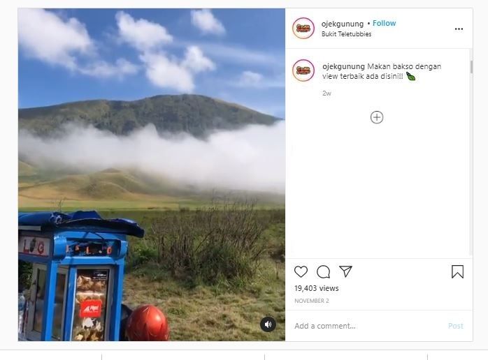 Pedagang bakso jualan di Bukit Teletubbies Bromo (Instagram @ojekgunung)