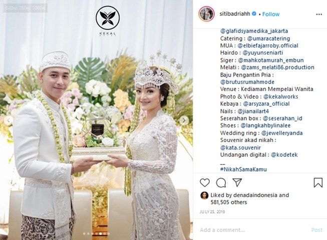 Siti Badirah pakai adat Sunda saat menikah. (Instagram/@sitibadriahh)