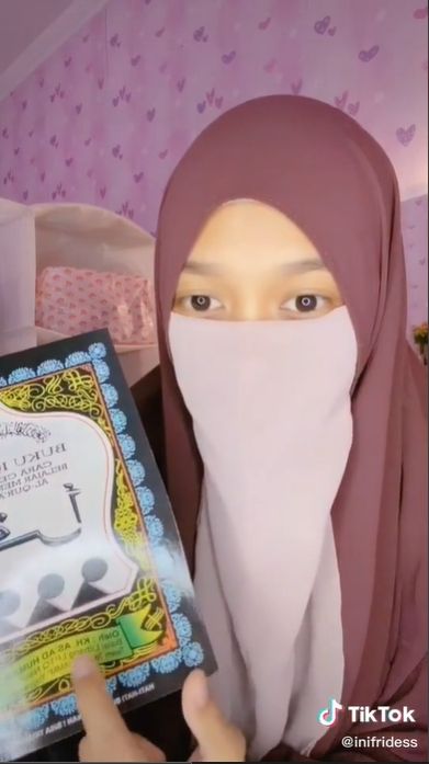 Cucu Sosok Kakek di Sampul Belakang Buku Iqro (TikTok/Inifridess).