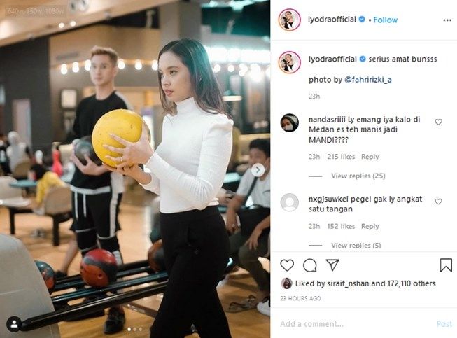 Lyodra Idol cantik fashionable saat main bowling. (Instagram/@lyodraofficial)