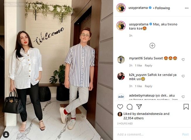 Sandal unik Ussy Sulistiawaty mencuri perhatian. (Instagram/@ussypratama)
