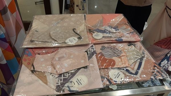 Hijab Calvin Kain di Bazaar Metro Pondok Indah Mall (Suara.com/Dini Afrianti Efendi)