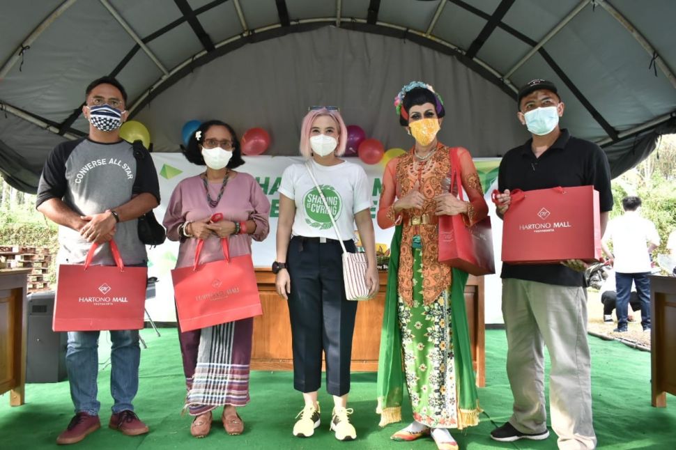 Hartono Mall Yogyakarta merayakan ulang tahun ke-5 di Barak Pengungsian Glagaharjo, Cangkringan, Sleman, DIY, Jumat (20/11/2020) kemarin. (Istimewa)