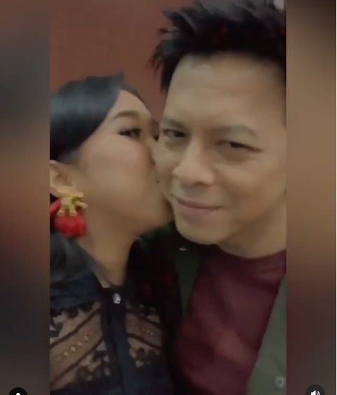 Lunamaya Xnxx - Viral Video Kiky Saputri Cium Ariel NOAH, Luna Maya: Cuma Kamu yang Cocok -  MataMata.com
