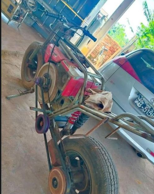 Modifikasi motor bikin salah fokus. (Facebook)