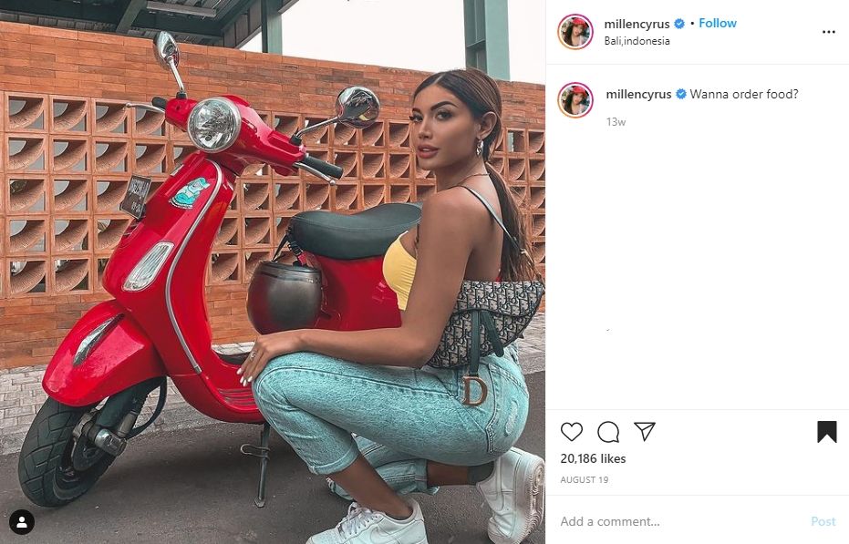 Deretan potret Millen Cyrus dengan motor. (Instagram)