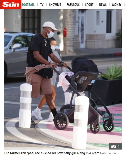 Daniel Sturridge terlihat jalan-jalan di pusat belanja Los Angeles.