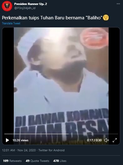 Viral Video Bapak-bapak Berdoa Depan Baliho Habib Rizieq (Twitter/P3nj3l4j4h_id).
