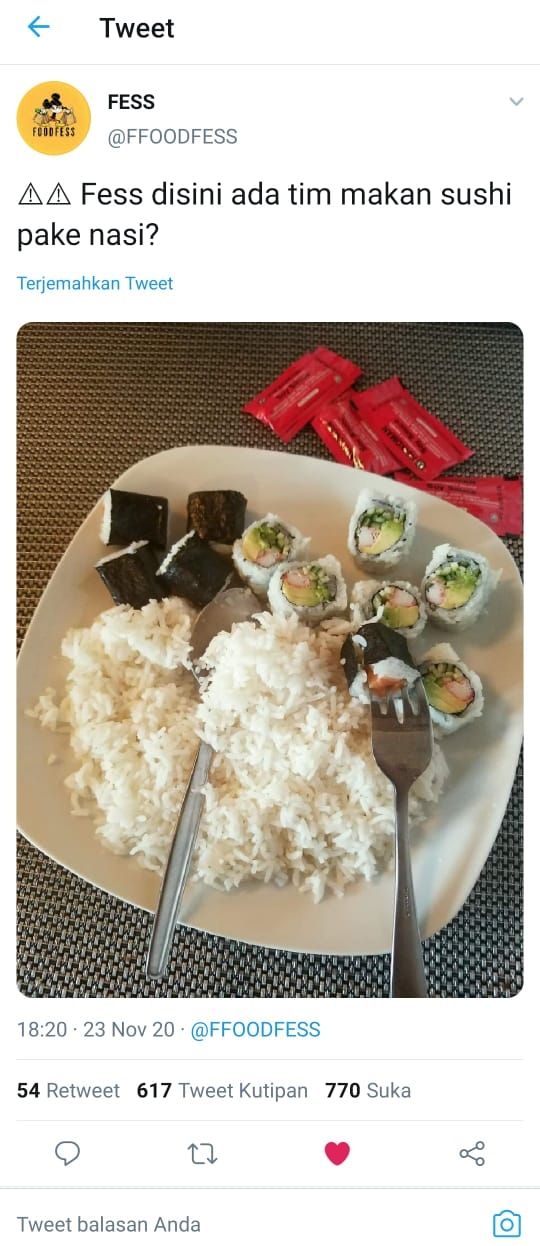 Warganet makan sushi pakai nasi (Twitter @FFOODFESS)