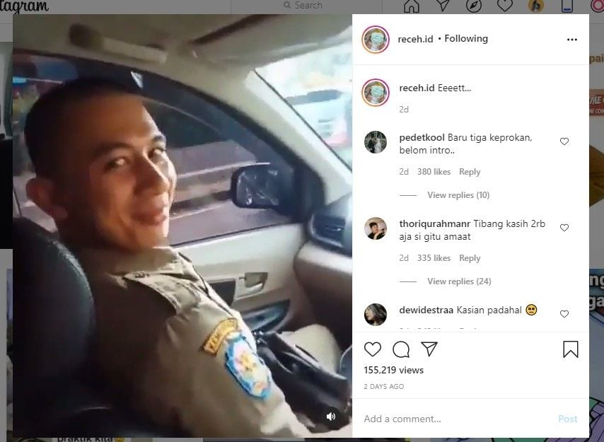 Pengamen ngamen di mobil Satpol PP (IG/receh.id)