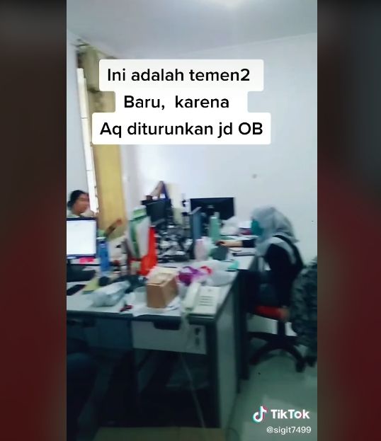 Viral Curhat Desainer Grafis Turun Jabatan Jadi OB, dulu Desain Kini Ngepel. (tiktok.com/@sigit7499)