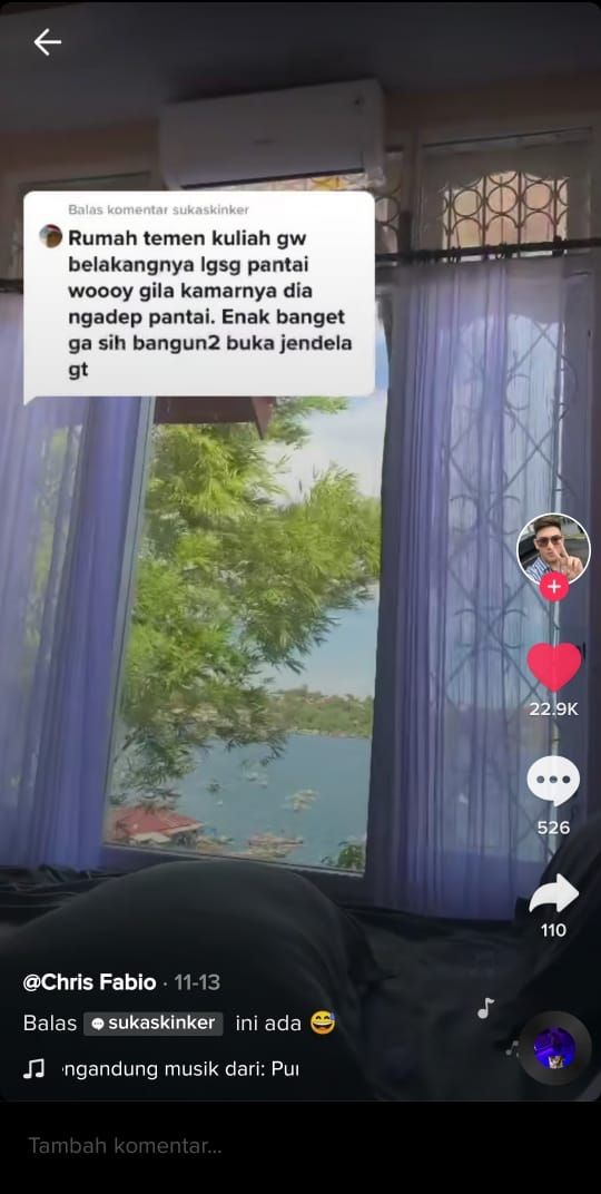 Warganet ini bagikan pemandangan pantai dari jendela kamarnya (TikTok @chris.fab)