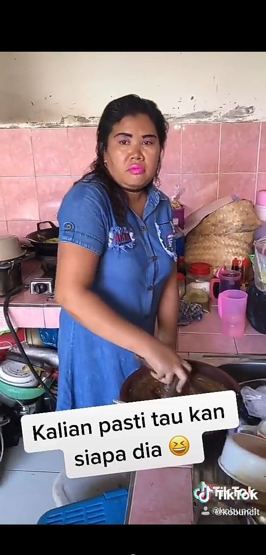 Rujak cingur yang sempat viral karena mahal (TikTok @kobuncit)