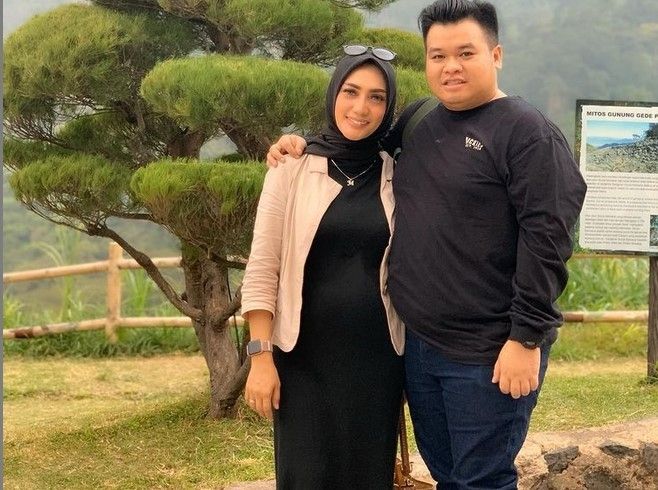 Lita Masterchef bersama suami, Ananda Rizky Pratama. [Instagram]