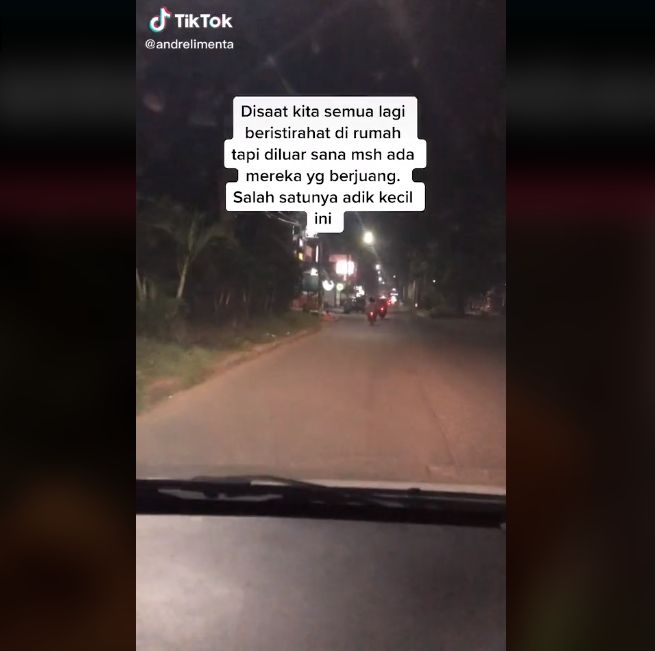 Viral kisah badut cilik bekerja demi keluarga. (TikTok/andrelimenta)