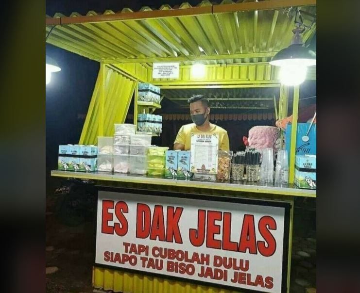 Nama warung es ini bikin netizen geli. (Facebook/ Kementrian Humor Indonesia)