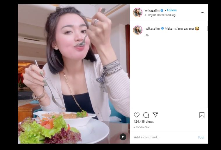 Wika Salim Makan Salmon Mentai di Hotel, Warganet Malah Salfok ke Sini. (Instagram/@wikasalim)