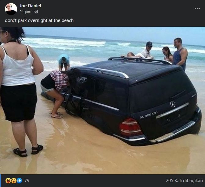 Viral mobil tertelan bumi usai parkir semalaman di pantai. (Facebook)