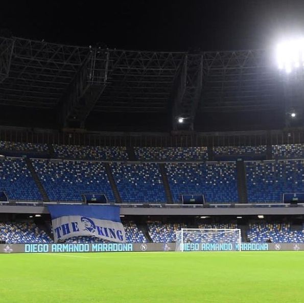 Napoli memberi penghormatan kepada legenda klub Diego Maradona di Stadion San Paolo. [Dok. Instagram@officialsscnapoli]