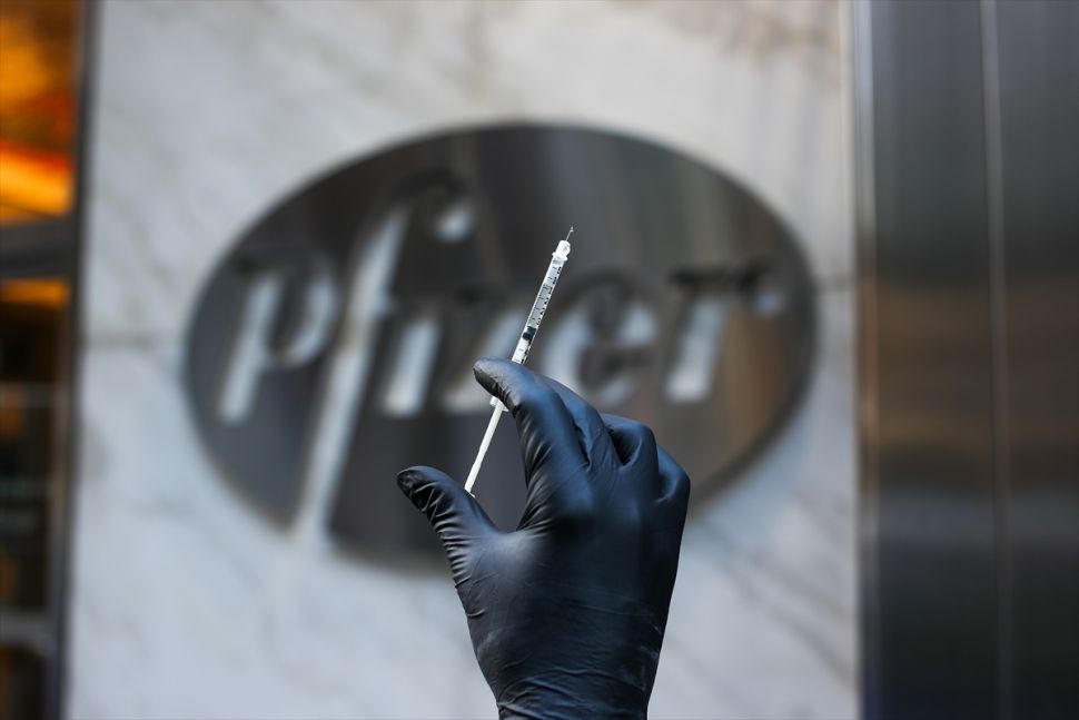 Vaksin Pfizer. (Anadolu Agency/Tayfun Cokun)