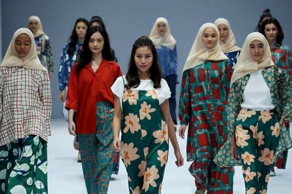 Nadjani dalam Lazada Presents The Show of Hearts di JFW 2021. (JFW 2021)