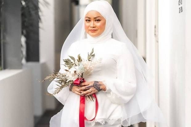 Seorang pengantin wanita yang melakukan pemotretan seorang diri.[Instagram/shashamssstellar]