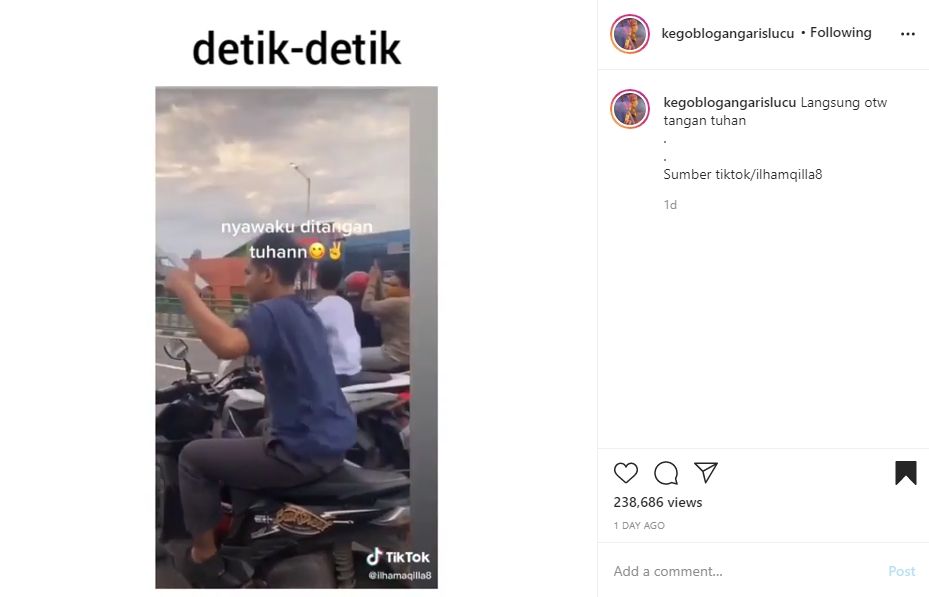 Aksi ceroboh pemotor, berkendara sambil memainkan ponsel. (Instagram)