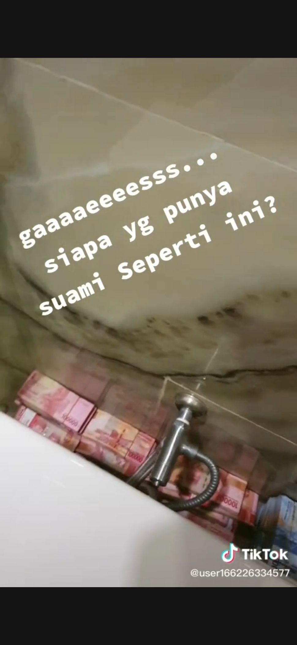 Viral suami sembunya uang (TikTok/)