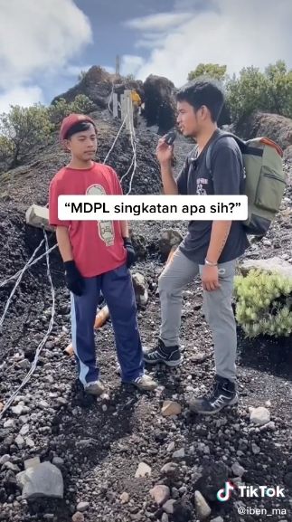 Ngakak, Begini Reaksi Pendaki Gunung saat Ditanya Apa Arti Singkatan MDPL. (Tiktok/Iben_ma)