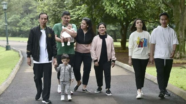 Presiden Joko Widodo bersama keluarga di Istana Bogor.[Biro Pers Setpres]