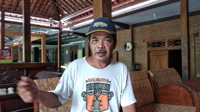  Ketua Pokdarwis  Bambing Opak Asri, Sigit Subroto saat ditemui wartawan di rumahnya, Desa Canden, Kecamatan Jetis, Kabupaten Bantul, Minggu (6/12/2020). [Muhammad Ilham Baktora / SuaraJogja.id]