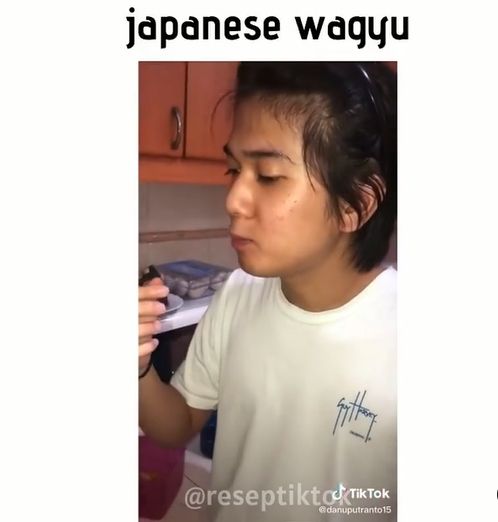 Iqbaal Ramadhan Masak Wagyu Steak. (TikTok)