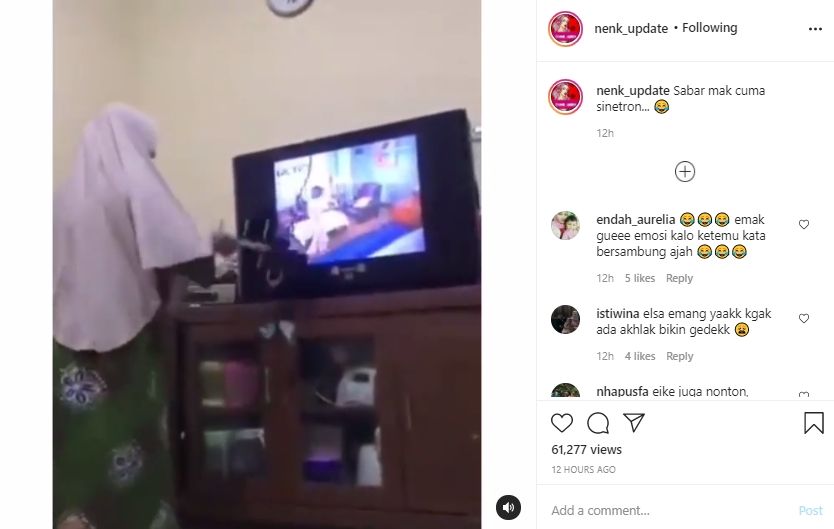 Video ibu ngamuk gegara baper nonton sinetron. (Instagram/nenk_update)