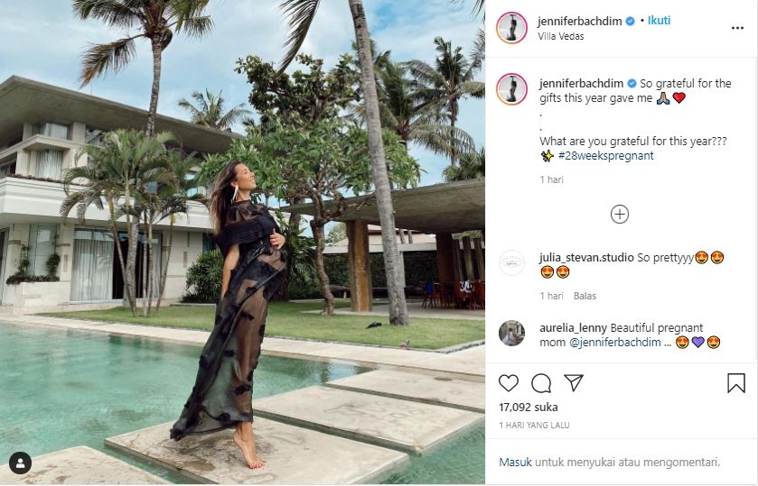 Jennifer Bachdim Pose Kenakan Gaun Transparan Netizen