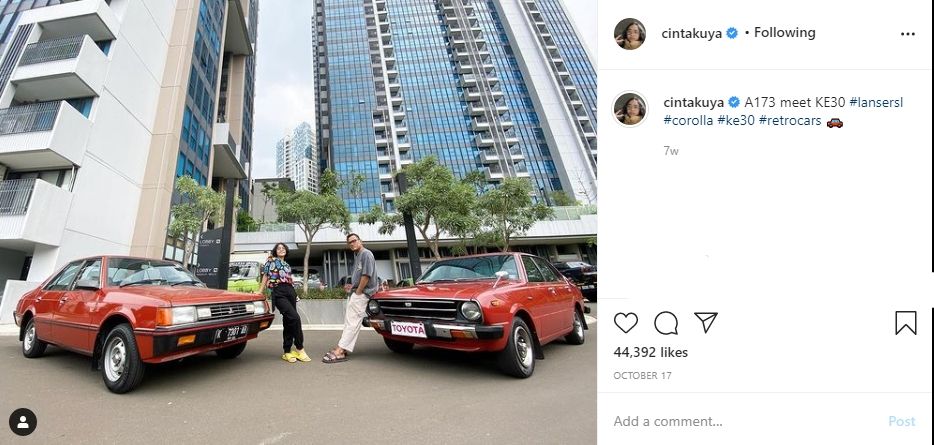 Potret Cinta Kuya dan mobil tua. (Instagram)