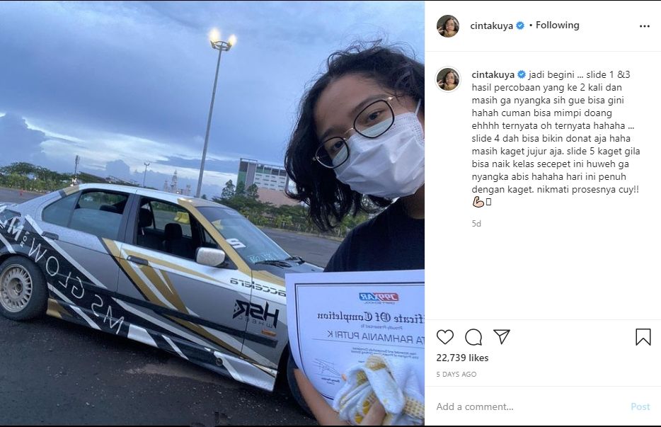 Potret Cinta Kuya dan mobil tua. (Instagram)