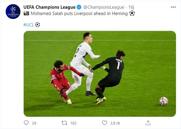 Pemain kelahiran Malaysia, Dion Cools bermain di laga Midtjylland vs Liverpool. (Twitter/ChampionsLeague)