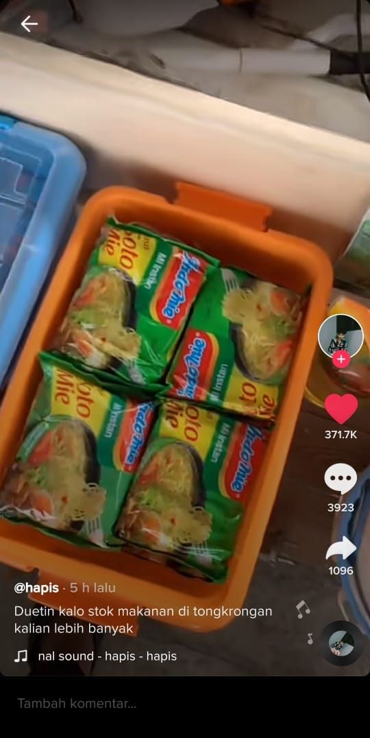 Tempat tongkrongan dengan persediaan makanan lengkap (TikTok @hafid\zhbgss)